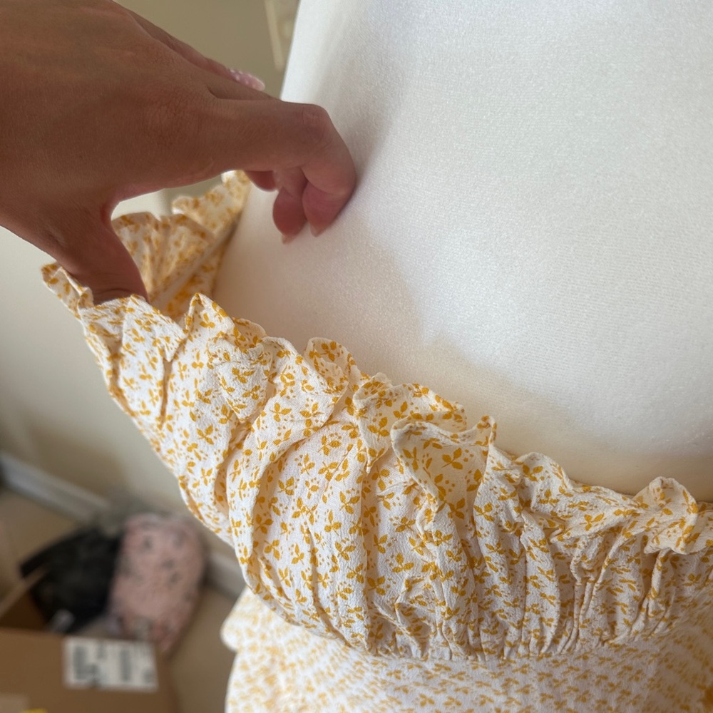Skylar + Madison Yellow Floral Strapless Top - Picture 4 of 9